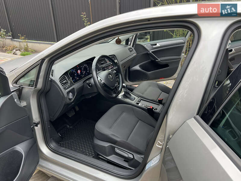 Хетчбек Volkswagen e-Golf 2019 в Винниках