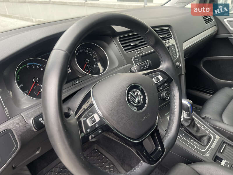 Хэтчбек Volkswagen e-Golf 2016 в Ровно