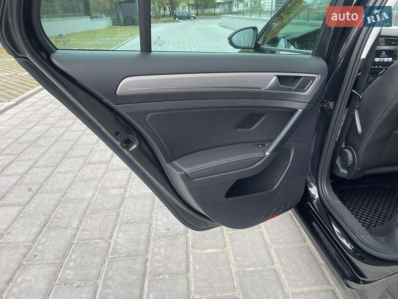 Хэтчбек Volkswagen e-Golf 2016 в Ровно