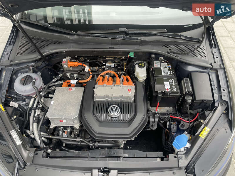 Хэтчбек Volkswagen e-Golf 2016 в Ровно