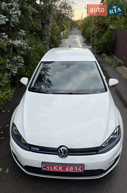 Хэтчбек Volkswagen e-Golf 2014 в 