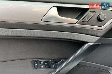 Хэтчбек Volkswagen e-Golf 2014 в 