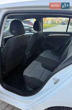 Хэтчбек Volkswagen e-Golf 2014 в 