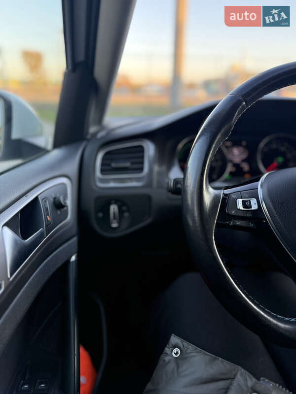 Хетчбек Volkswagen e-Golf 2014 в Радехові