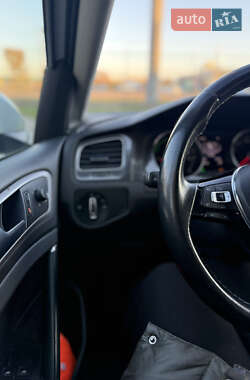 Хэтчбек Volkswagen e-Golf 2014 в 