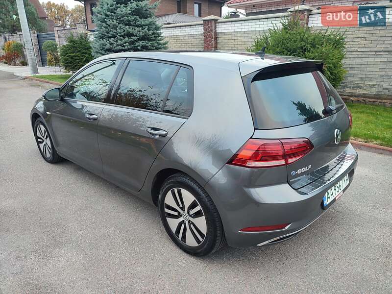 Хэтчбек Volkswagen e-Golf 2018 в Киеве
