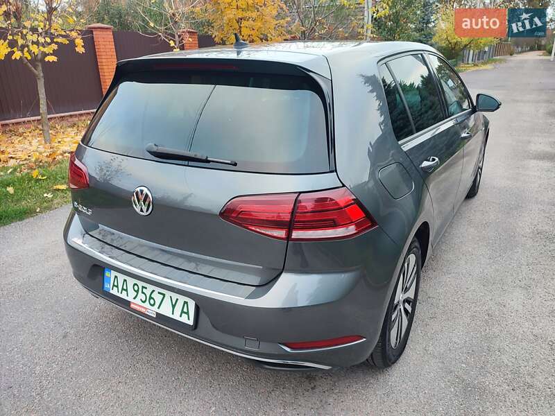 Хэтчбек Volkswagen e-Golf 2018 в Киеве