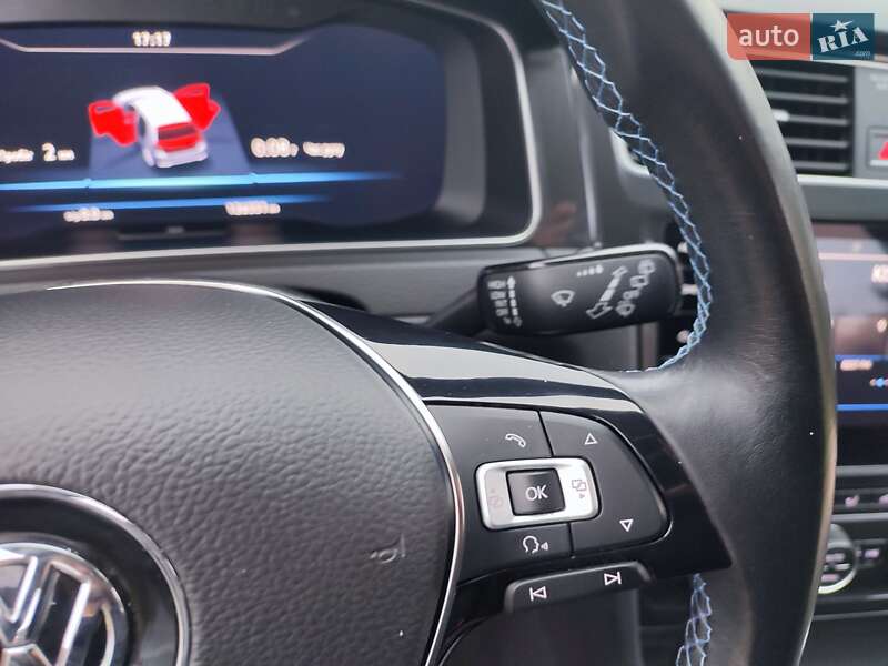 Хэтчбек Volkswagen e-Golf 2018 в Киеве