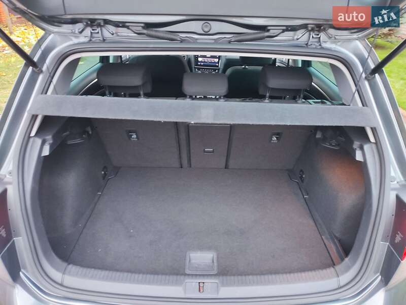 Хэтчбек Volkswagen e-Golf 2018 в Киеве