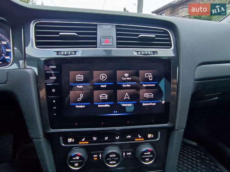 Хэтчбек Volkswagen e-Golf 2018 в Киеве