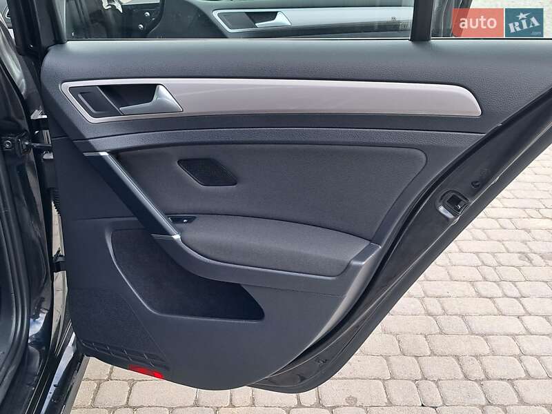 Хэтчбек Volkswagen e-Golf 2016 в Ровно