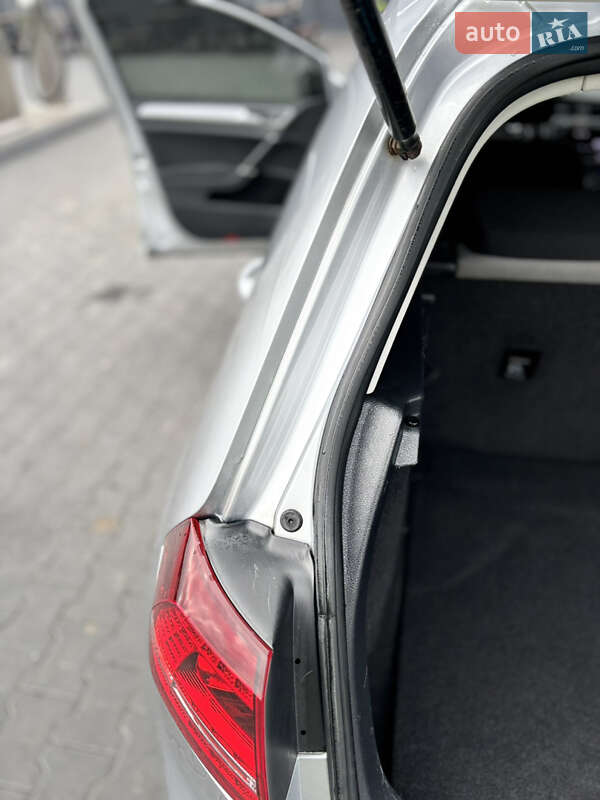 Хэтчбек Volkswagen e-Golf 2014 в Золочеве фото 50 Хэтчбек Volkswagen e-Golf 2014 в Золочеве