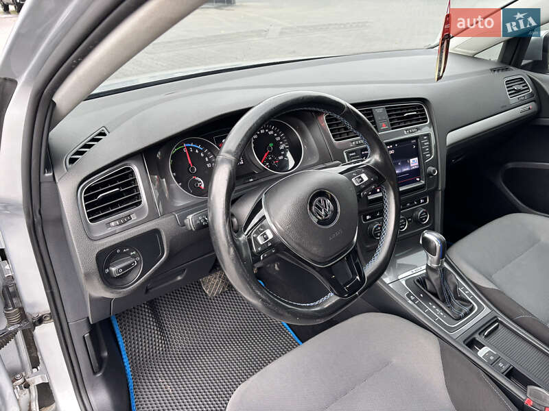 Хэтчбек Volkswagen e-Golf 2014 в Золочеве фото 53 Хэтчбек Volkswagen e-Golf 2014 в Золочеве