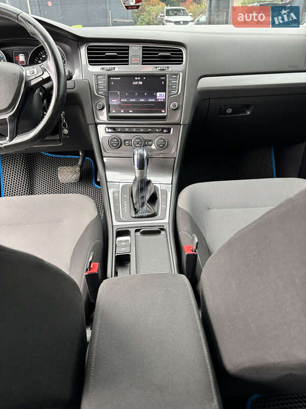 Хэтчбек Volkswagen e-Golf 2014 в Золочеве фото 61 Хэтчбек Volkswagen e-Golf 2014 в Золочеве
