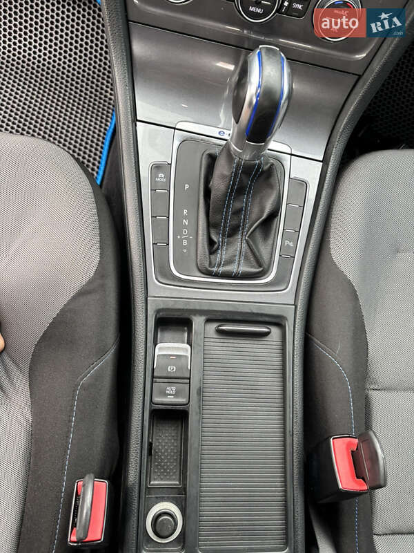 Хэтчбек Volkswagen e-Golf 2014 в Золочеве фото 66 Хэтчбек Volkswagen e-Golf 2014 в Золочеве