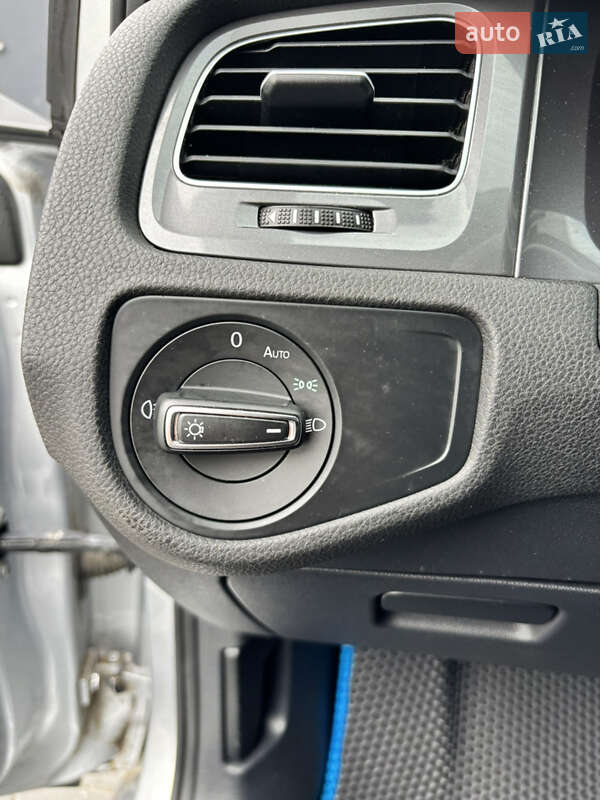 Хэтчбек Volkswagen e-Golf 2014 в Золочеве фото 73 Хэтчбек Volkswagen e-Golf 2014 в Золочеве