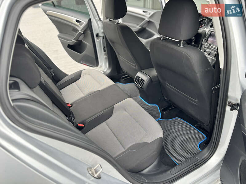 Хэтчбек Volkswagen e-Golf 2014 в Золочеве фото 76 Хэтчбек Volkswagen e-Golf 2014 в Золочеве