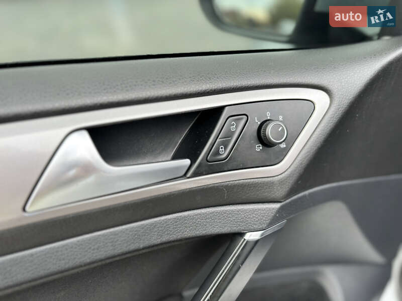 Хэтчбек Volkswagen e-Golf 2014 в Золочеве фото 85 Хэтчбек Volkswagen e-Golf 2014 в Золочеве