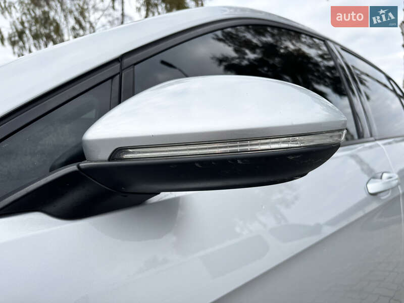 Хэтчбек Volkswagen e-Golf 2014 в Золочеве фото 97 Хэтчбек Volkswagen e-Golf 2014 в Золочеве