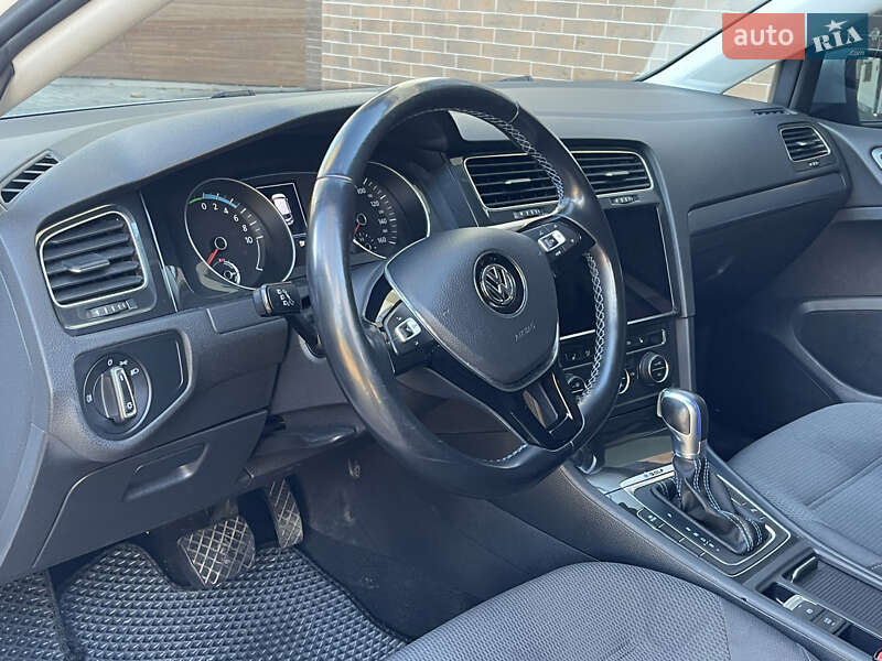 Хэтчбек Volkswagen e-Golf 2019 в Львове