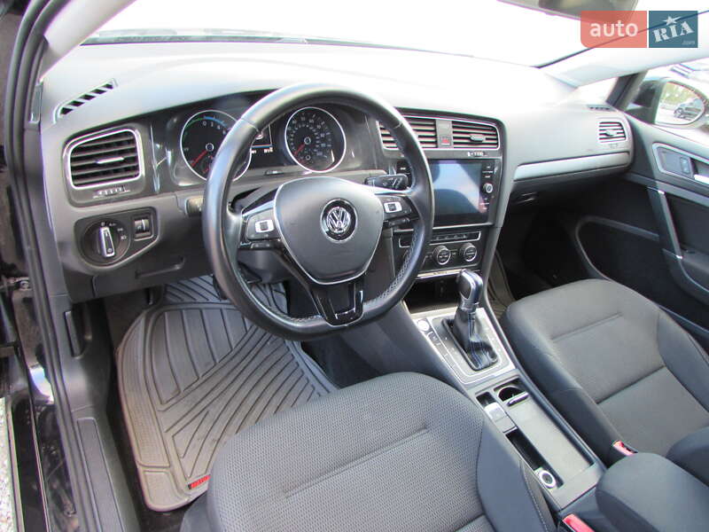 Хэтчбек Volkswagen e-Golf 2018 в Кропивницком