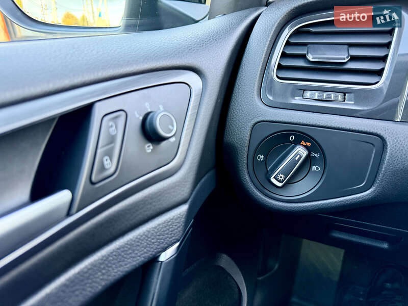 Хэтчбек Volkswagen e-Golf 2017 в Львове фото 24 Хэтчбек Volkswagen e-Golf 2017 в Львове