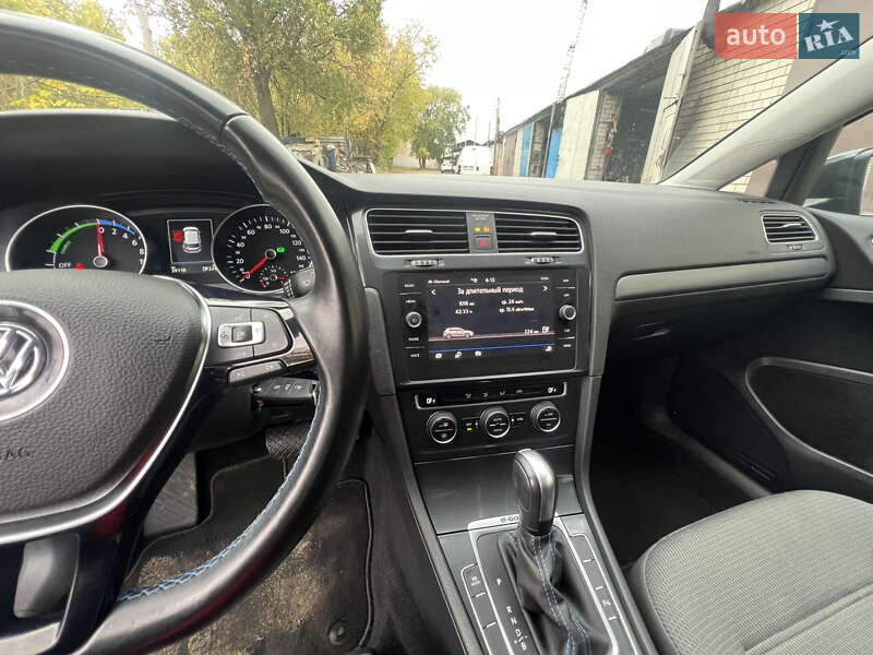 Хэтчбек Volkswagen e-Golf 2020 в Днепре