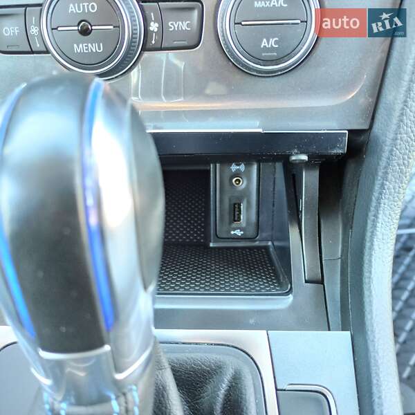 Хетчбек Volkswagen e-Golf 2015 в Старокостянтинові фото 75 Хетчбек Volkswagen e-Golf 2015 в Старокостянтинові