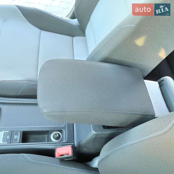 Хетчбек Volkswagen e-Golf 2015 в Старокостянтинові фото 82 Хетчбек Volkswagen e-Golf 2015 в Старокостянтинові