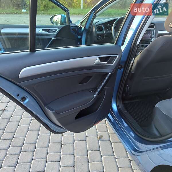 Хетчбек Volkswagen e-Golf 2015 в Старокостянтинові фото 84 Хетчбек Volkswagen e-Golf 2015 в Старокостянтинові