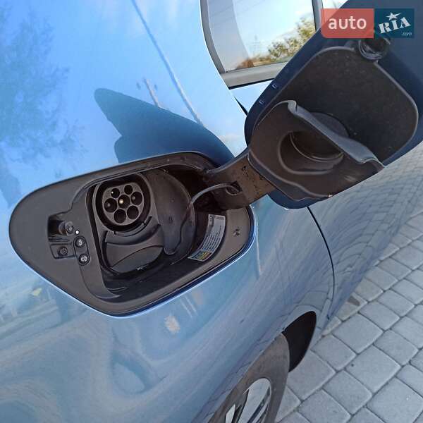 Хетчбек Volkswagen e-Golf 2015 в Старокостянтинові фото 116 Хетчбек Volkswagen e-Golf 2015 в Старокостянтинові