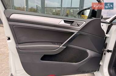 Хэтчбек Volkswagen e-Golf 2017 в 