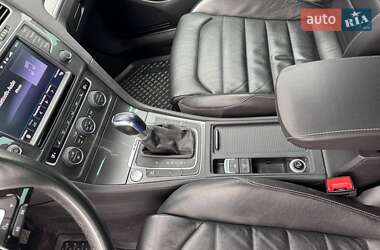 Хэтчбек Volkswagen e-Golf 2017 в 