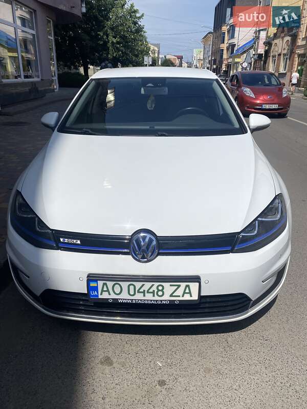 Хэтчбек Volkswagen e-Golf 2014 в Ужгороде