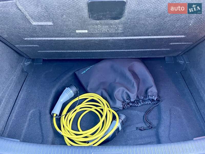 Хетчбек Volkswagen e-Golf 2016 в Одесі