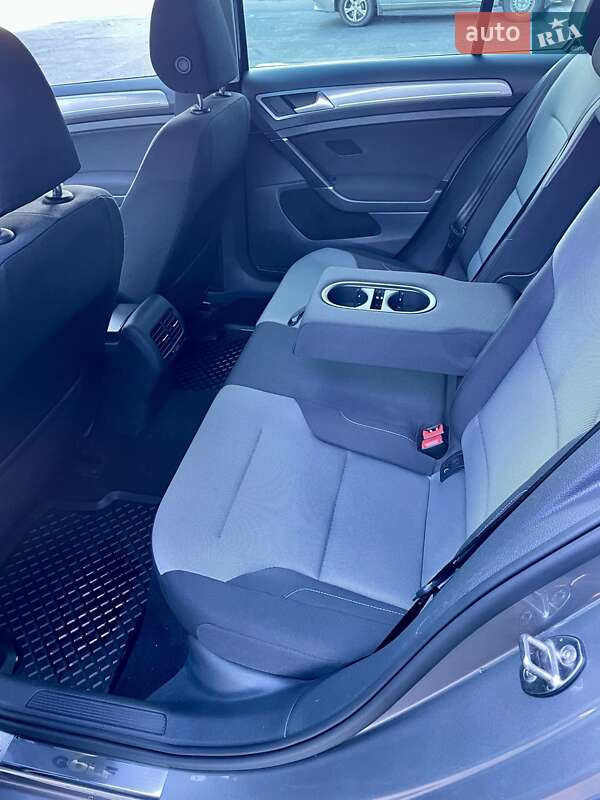 Хетчбек Volkswagen e-Golf 2016 в Одесі