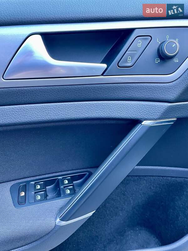 Хетчбек Volkswagen e-Golf 2016 в Одесі