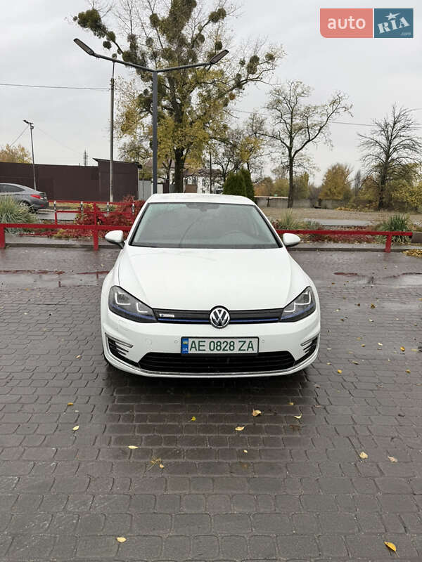 Хетчбек Volkswagen e-Golf 2017 в Дніпрі