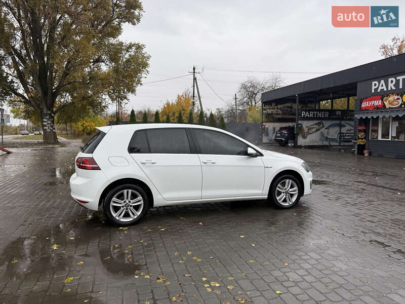 Хетчбек Volkswagen e-Golf 2017 в Дніпрі