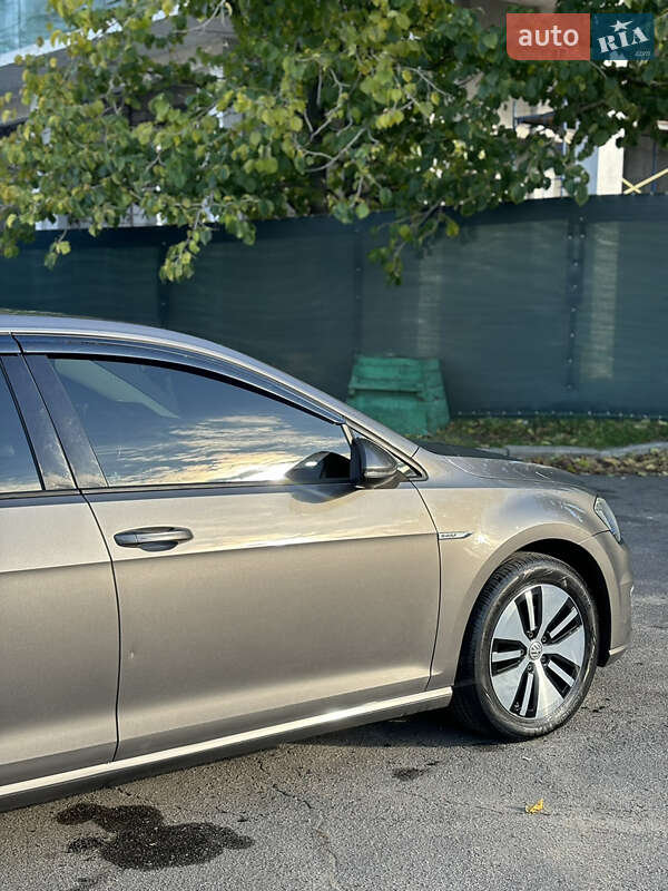 Хетчбек Volkswagen e-Golf 2014 в Умані