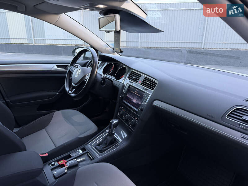 Хэтчбек Volkswagen e-Golf 2015 в Виннице