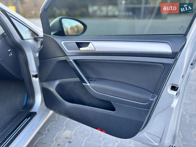 Хетчбек Volkswagen e-Golf 2014 в Тернополі