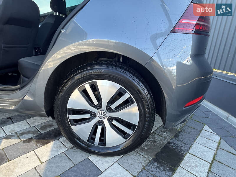 Хэтчбек Volkswagen e-Golf 2019 в Львове