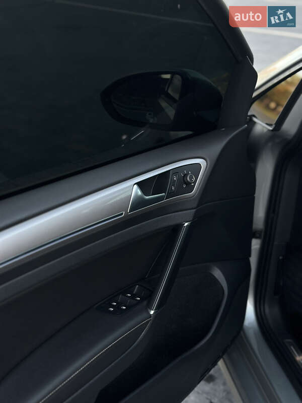 Хэтчбек Volkswagen e-Golf 2016 в Самборе фото 15 Хэтчбек Volkswagen e-Golf 2016 в Самборе