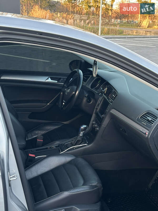 Хэтчбек Volkswagen e-Golf 2016 в Самборе фото 20 Хэтчбек Volkswagen e-Golf 2016 в Самборе