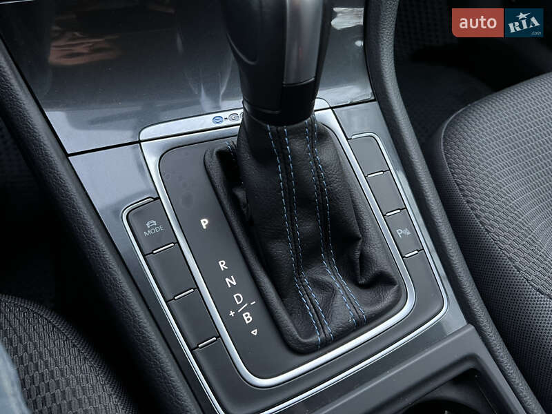 Хэтчбек Volkswagen e-Golf 2020 в Бродах фото 26 Хэтчбек Volkswagen e-Golf 2020 в Бродах