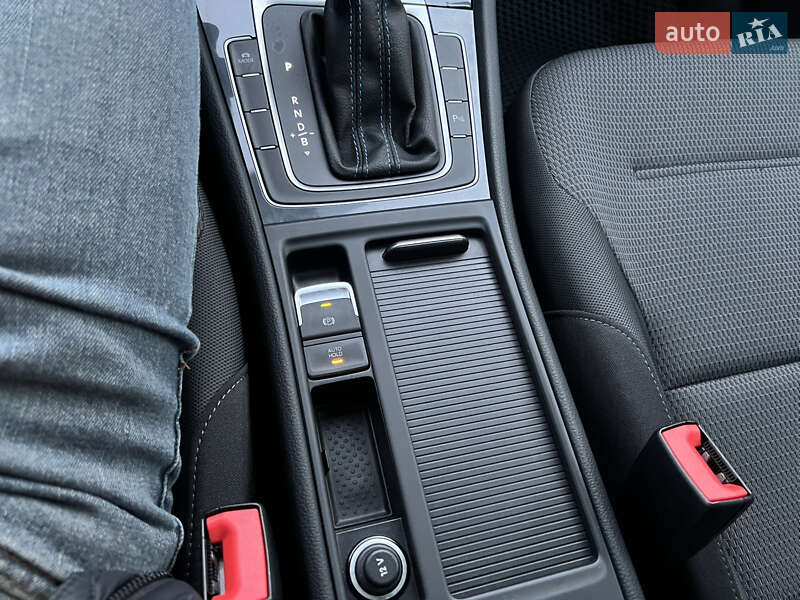 Хэтчбек Volkswagen e-Golf 2020 в Бродах фото 27 Хэтчбек Volkswagen e-Golf 2020 в Бродах