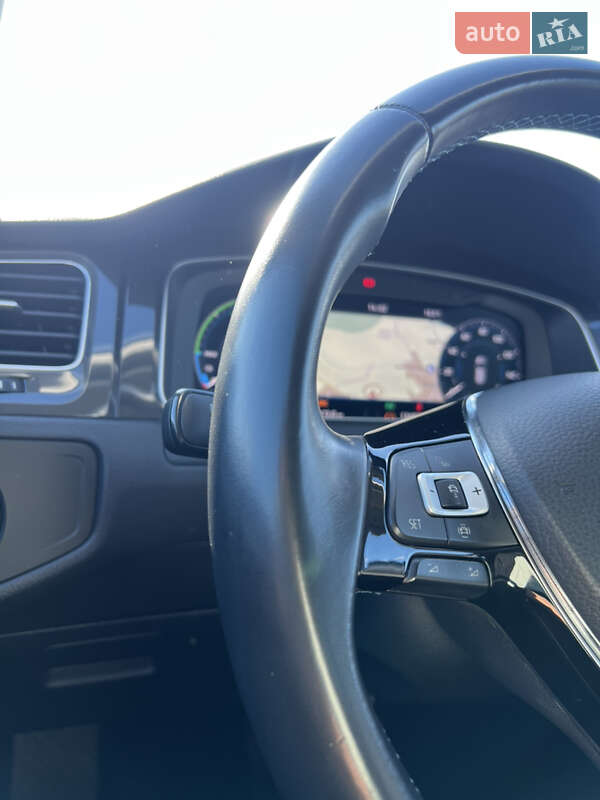 Хэтчбек Volkswagen e-Golf 2018 в Дрогобыче