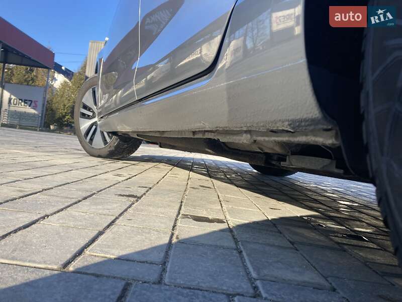 Хэтчбек Volkswagen e-Golf 2018 в Николаеве