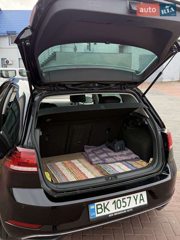 Хетчбек Volkswagen e-Golf 2017 в Рівному фото 17 Хетчбек Volkswagen e-Golf 2017 в Рівному